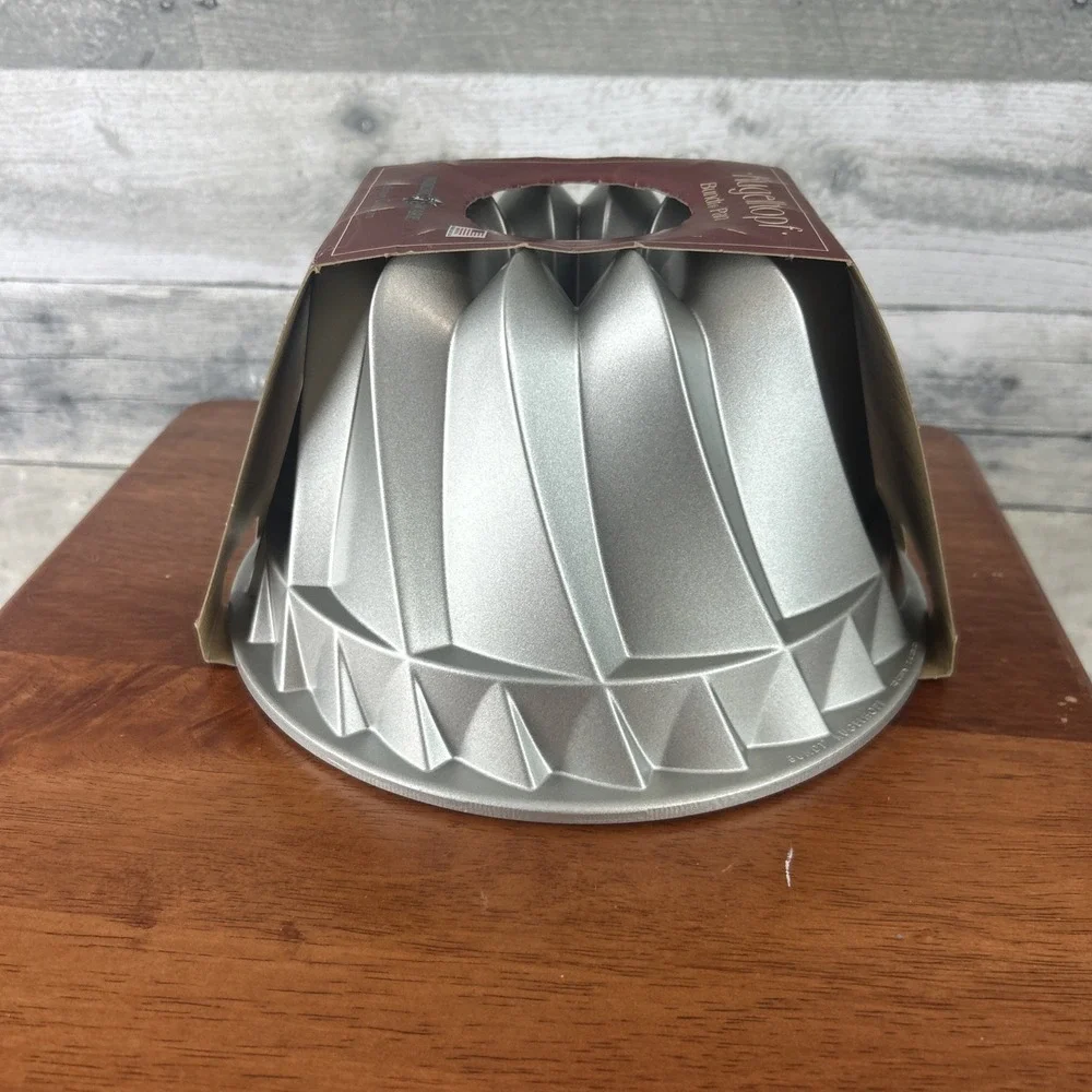 Nordic Ware Kugelhopf Bundt® Pan Non stick, Heavy cast aluminum, 10 cup